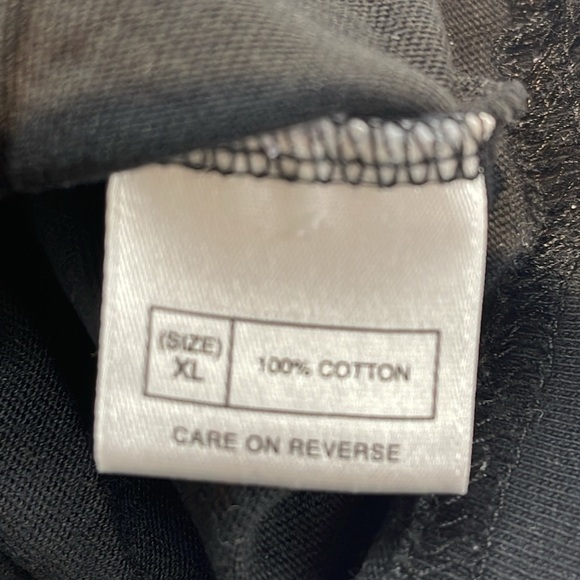 Disneyland Hong Kong Vintage T-Shirt Size XL - Picture 10 of 10